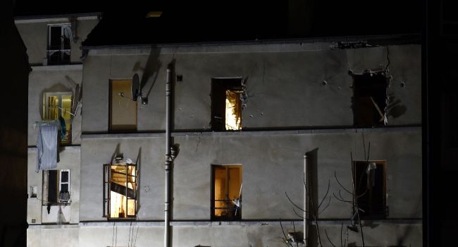 Photo du bâtiment à Saint-Denis, dans la banlieue de Paris où les policiers du Raid et de la BRI ont mené l'assaut ERIC FEFERBERG / AFP