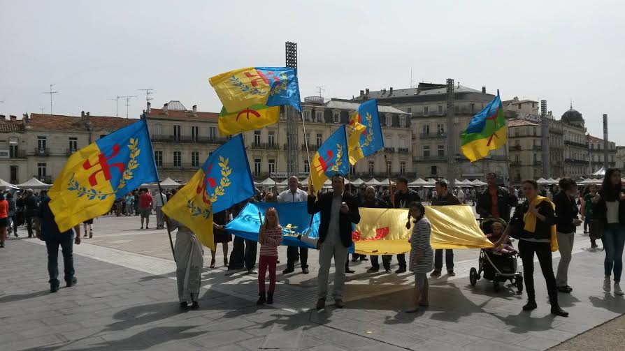Lever du drapeau kabyle à Montpellier le 23/04/2015 (PH/SIWEL)