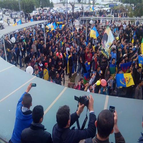 Grande mobilisation à Vgayet : le MAK occupe la capitale des Hammadites  (photos)