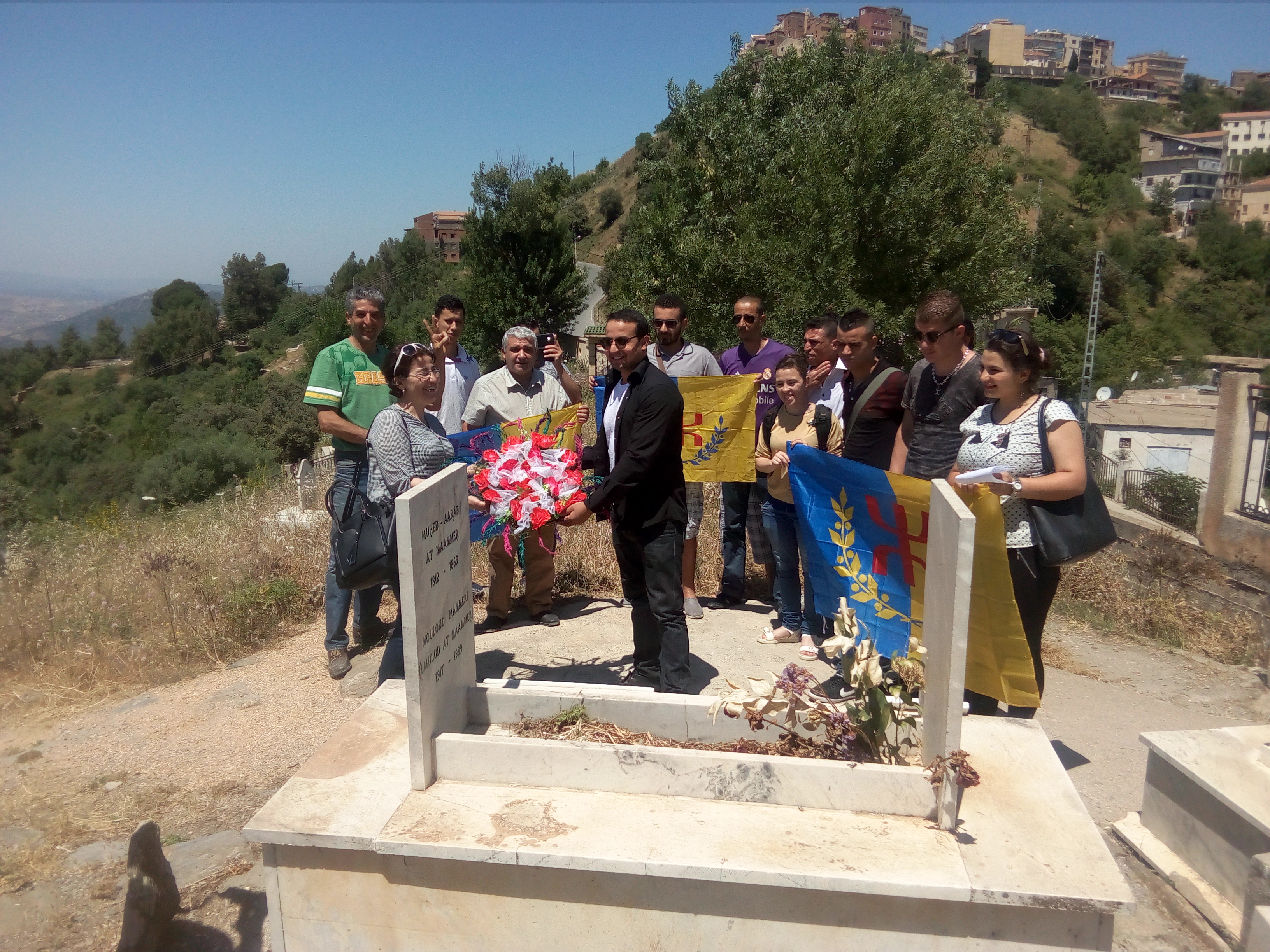 Journée de la Nation Kabyle : Le MAK se recueille à la mémoire de Dda Lmulud