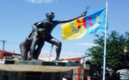 Aqvu : Saccage de la stèle des martyrs du printemps noir et du drapeau kabyle. La coordination MAK d’Aqvu réagit