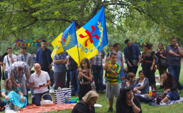 Grand succès pour le pique-nique kabyle géant à Paris