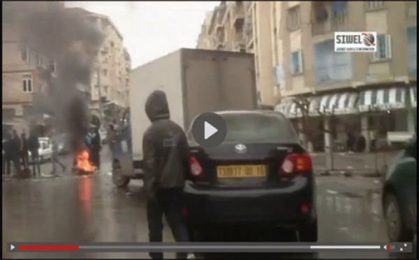 Vidéo : plusieurs routes bloquées par des manifestants à Tizi-Ouzou