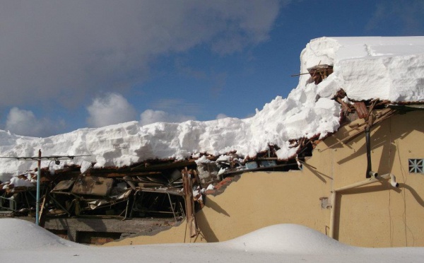 La toiture de l'hôpital de Ain El-Hammam s'effondre sous le poids de la neige