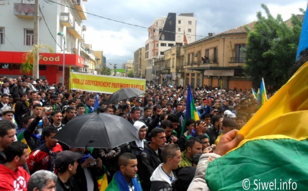 20 avril : des milliers de manifestants pour l'autonomie, l'amazighité et contre le vote