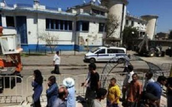 URGENT/ Tizi-Ouzou : la police à la recheche d'une voiture piégée, ferme tous les axes menant aux commissariats