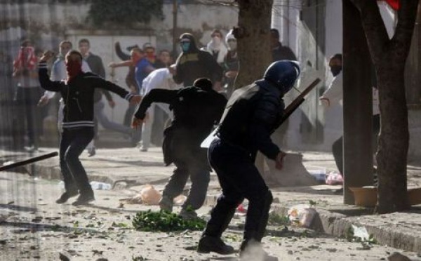 Elections en Kabylie : affrontements a Taqervust entre la population et les forces de "l'ordre algérien"