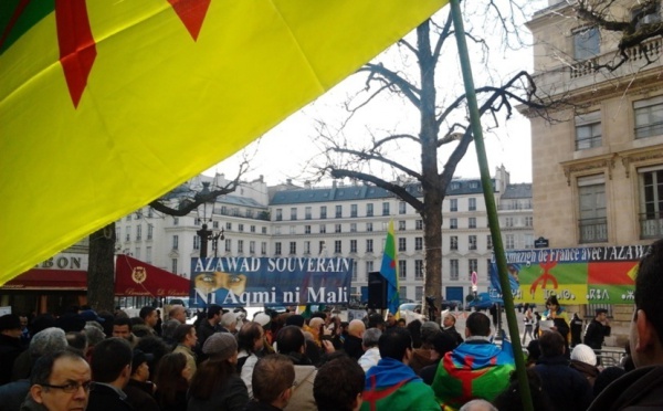 Azawad: Rassemblement réussi du collectif des Amazighe de France en soutien aux Touareg et à l'Azawad