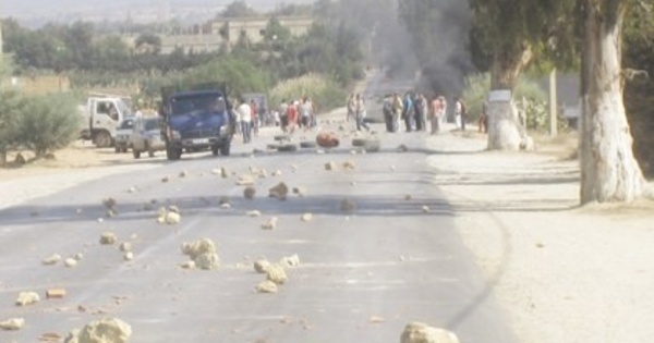 Kabylie : les citoyens mécontents de la gestion de leurs communes ferment les routes