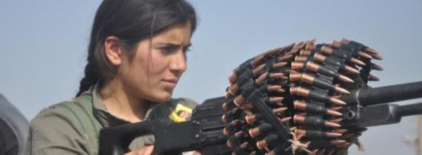Sur le front syrien, les combattantes kurdes se battent contre l'Etat islamique (EI)