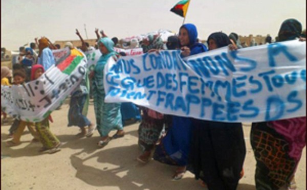 Des militantes du MNLA protestent contre l’inefficacité des ONG d'aide humanitaire dans l'Azawad 