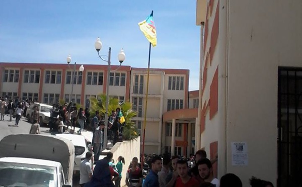 Université Mouloud Mammeri de Tizi Ouzou: Les étudiants  lèvent le drapeau Kabyle au campus de Tamda