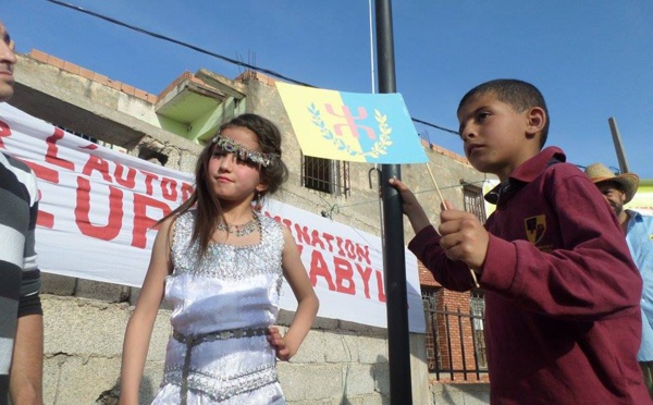 Lever du drapeau kabyle à Smaoun: Un autre succès pour le MAK