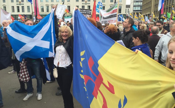 Glasgow: Des portraits d'Amezian Mehenni et le drapeau kabylesprésents dans un rassemblement des indépendantistes écossais