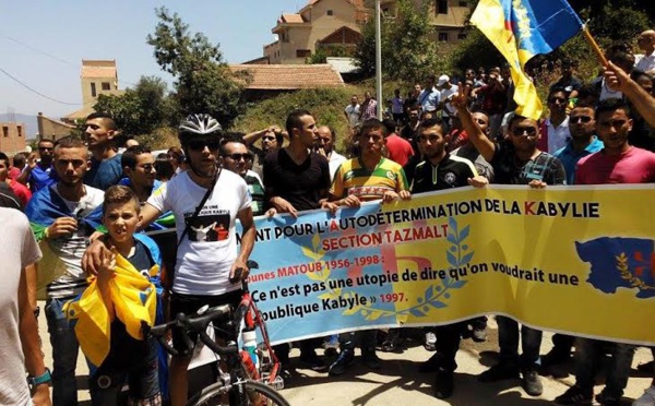 Il a roulé 72km à vélo pour rendre hommage à Lounès Matoub